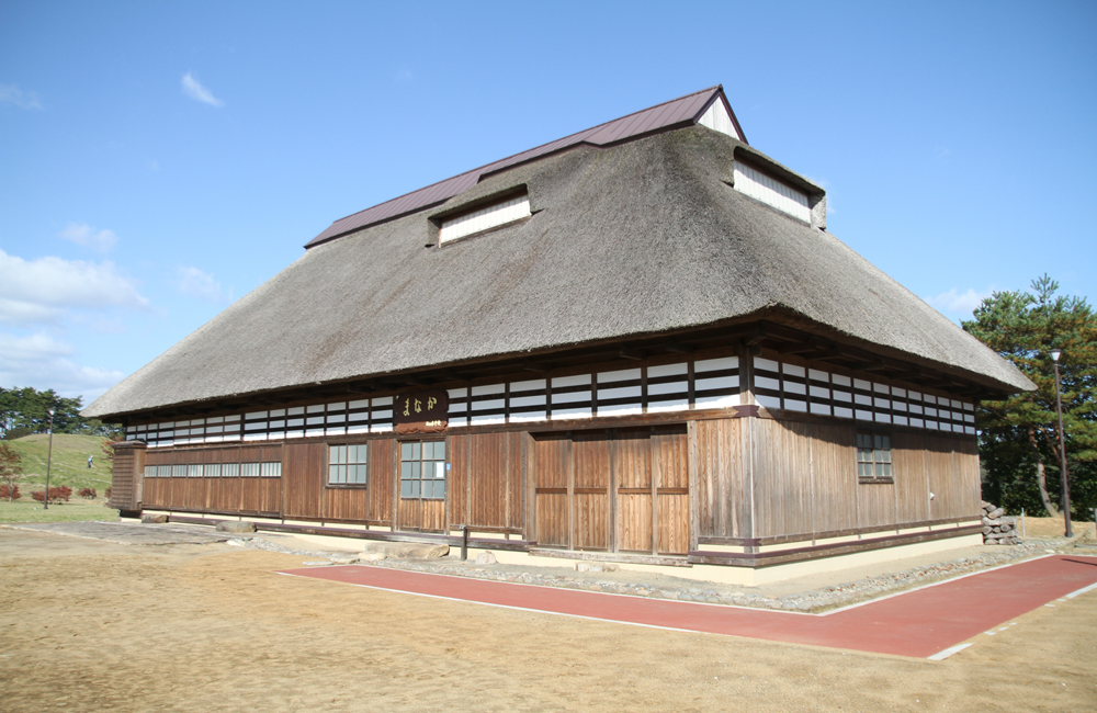 萱葺き家屋「まなか」