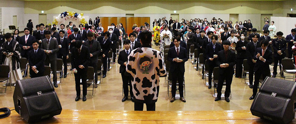 東北町成人式にて新成人の皆さんと牛乳で乾杯!